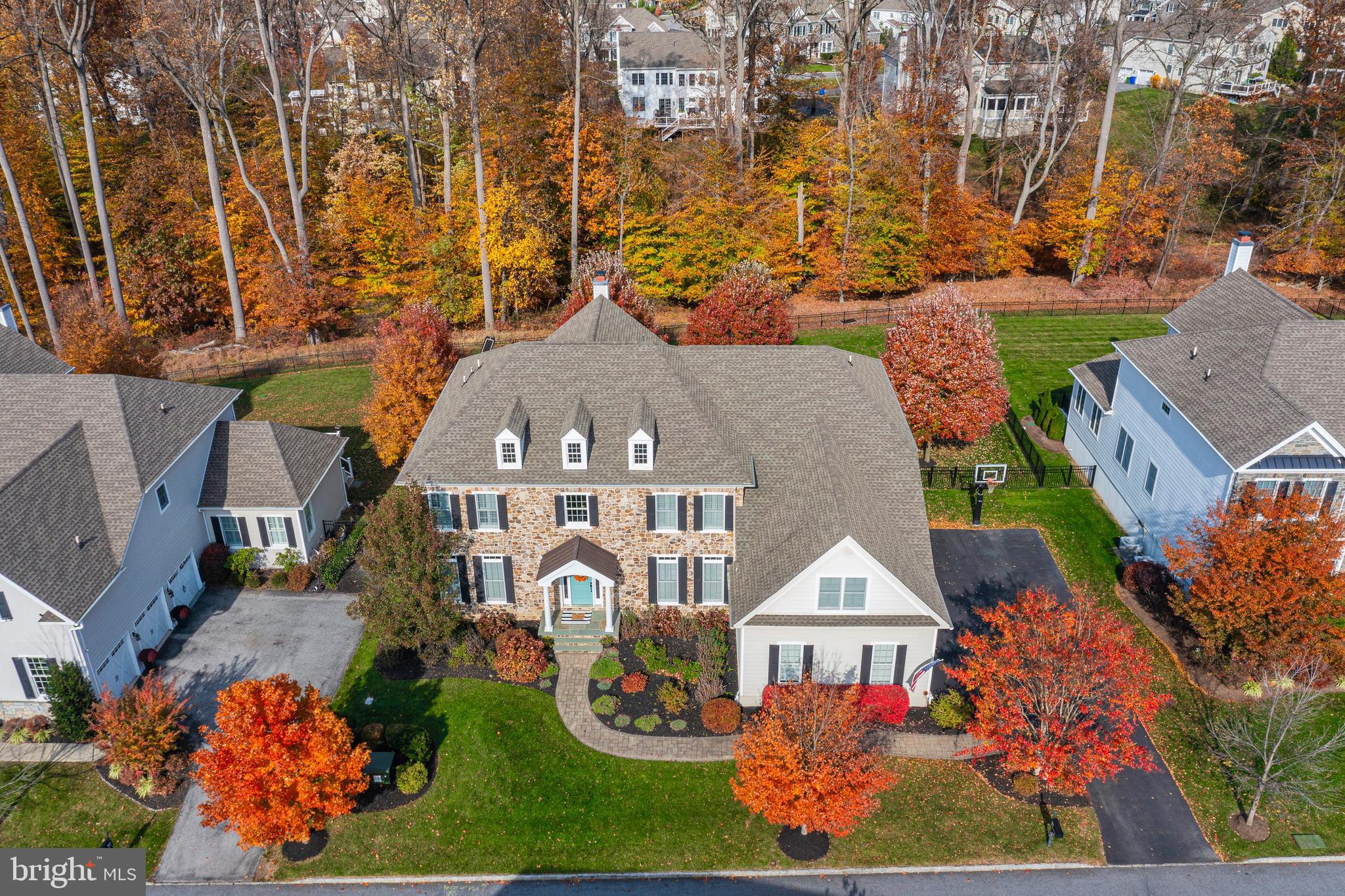 3905 WOODLAND DRIVE