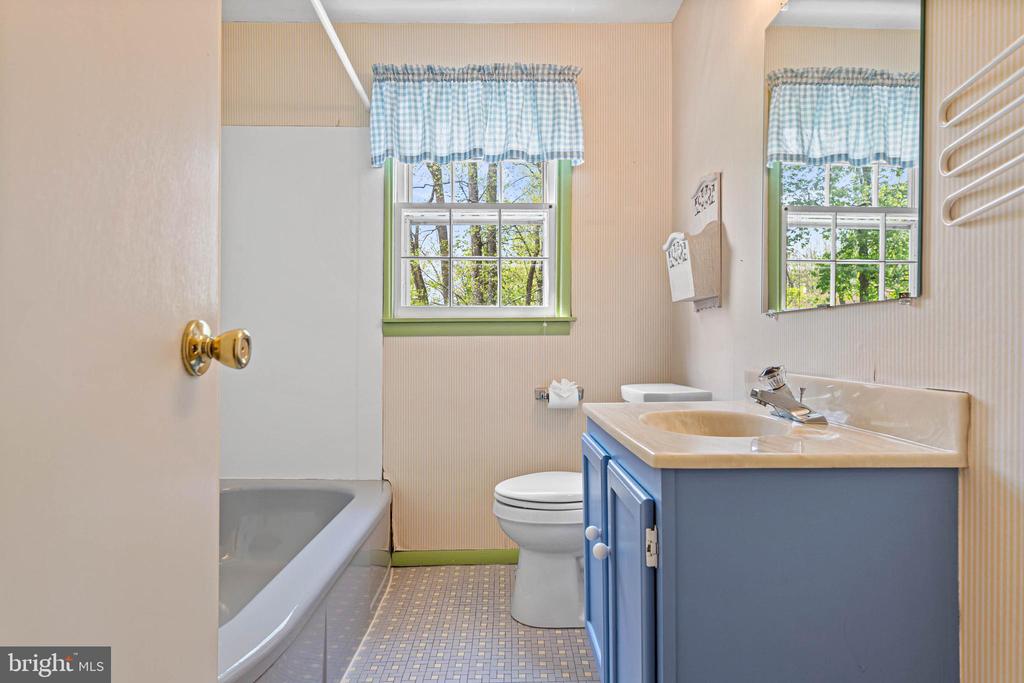 100 WOODED LANE