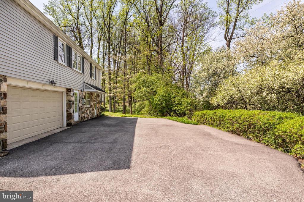 100 WOODED LANE
