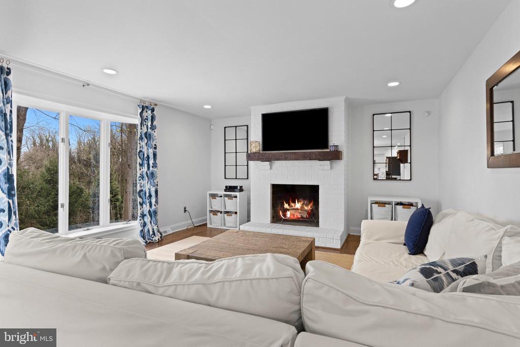 8 HARROW CIRCLE