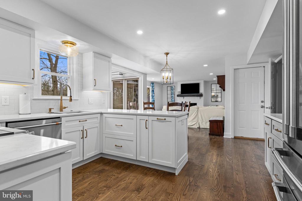 8 HARROW CIRCLE
