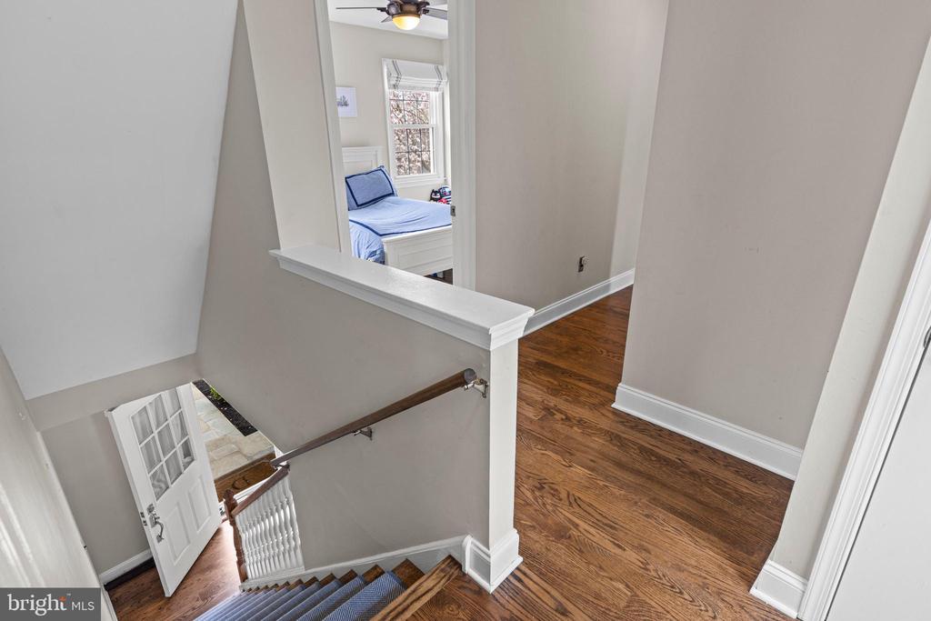 8 HARROW CIRCLE