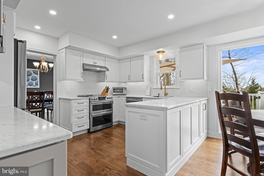 8 HARROW CIRCLE
