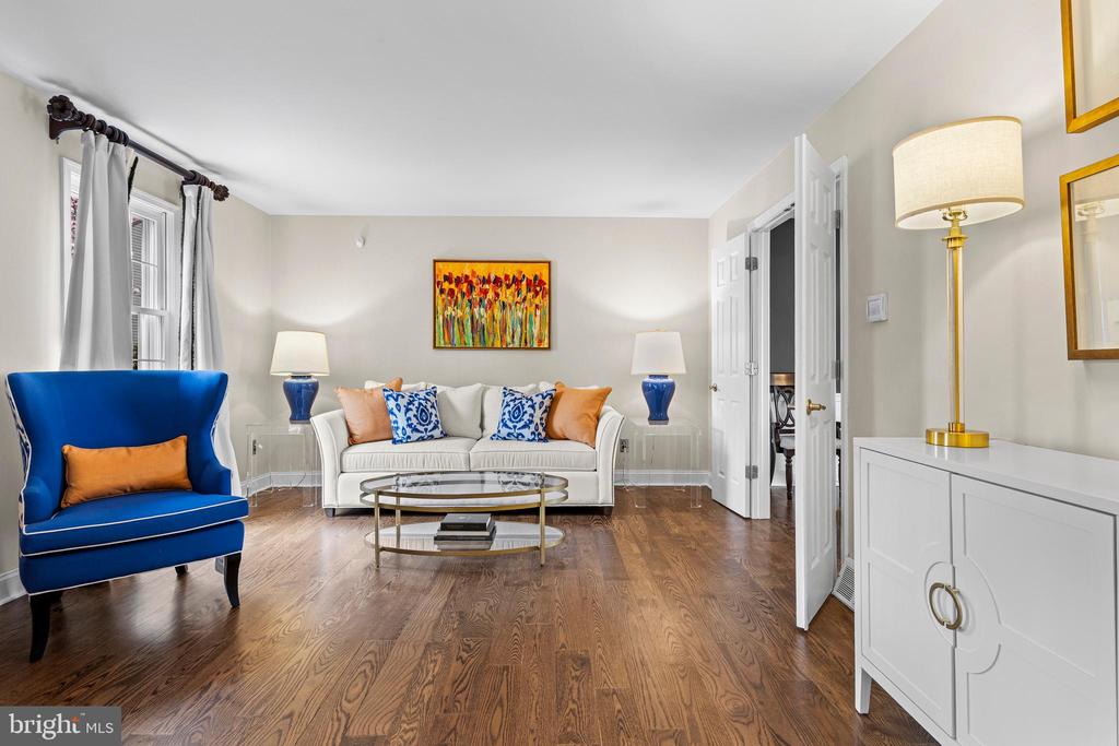 8 HARROW CIRCLE