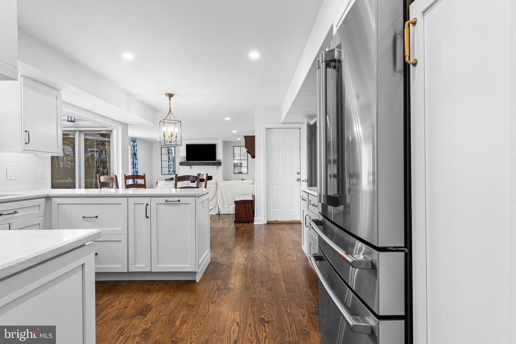 8 HARROW CIRCLE