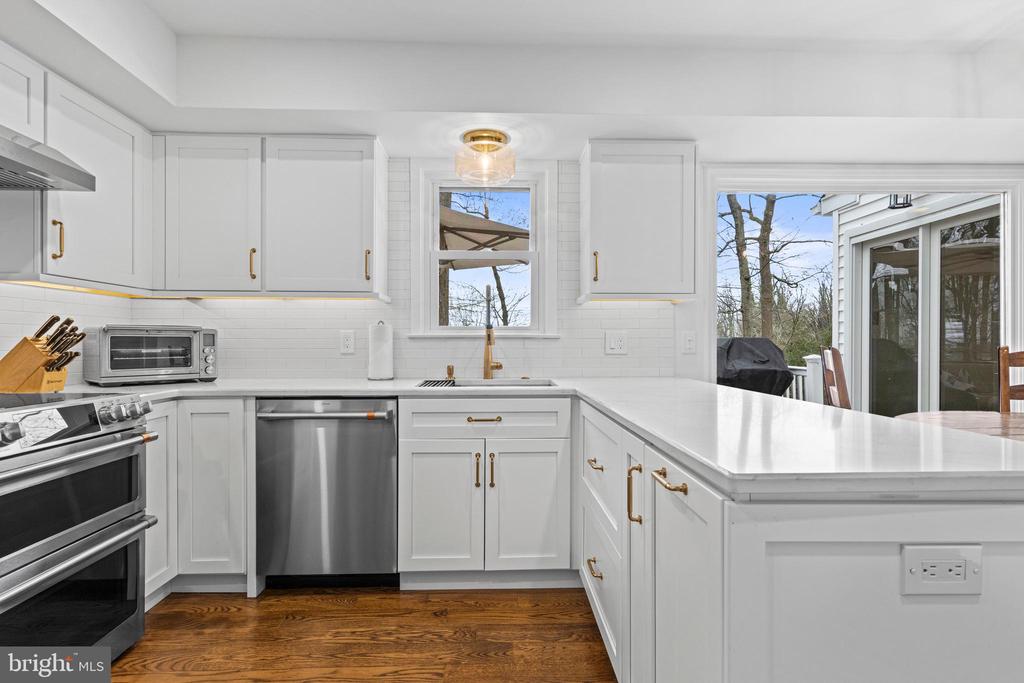 8 HARROW CIRCLE