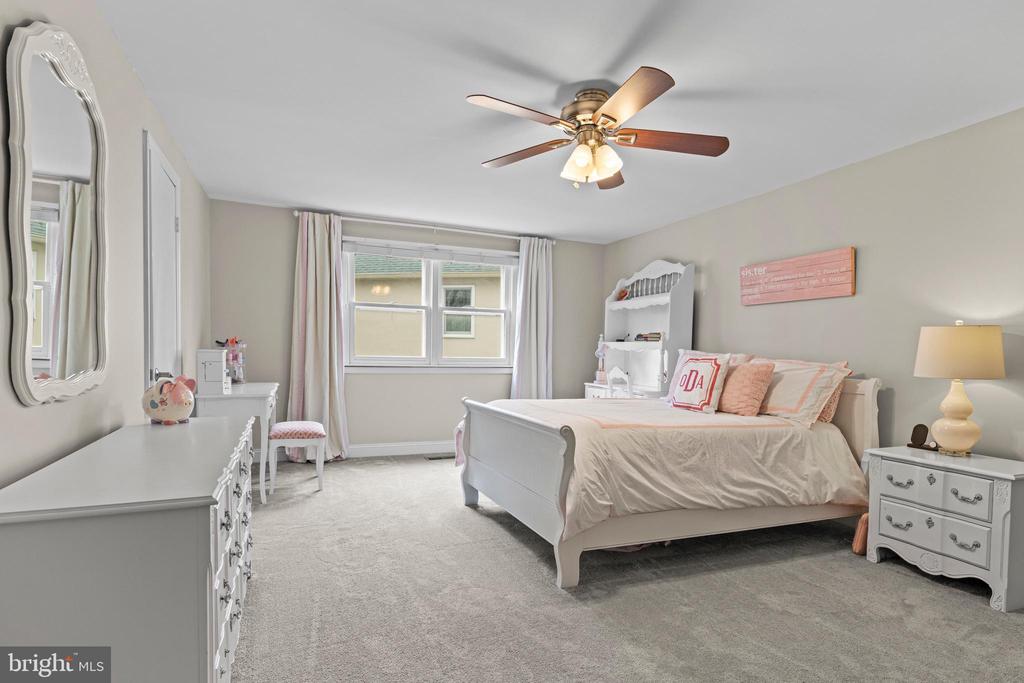 8 HARROW CIRCLE