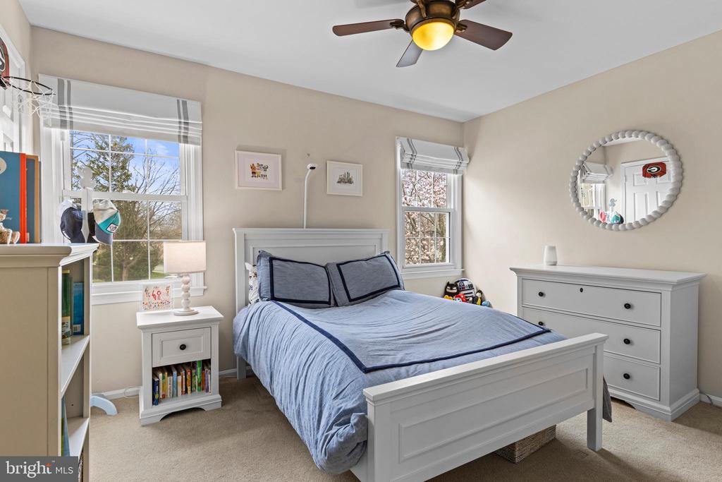 8 HARROW CIRCLE