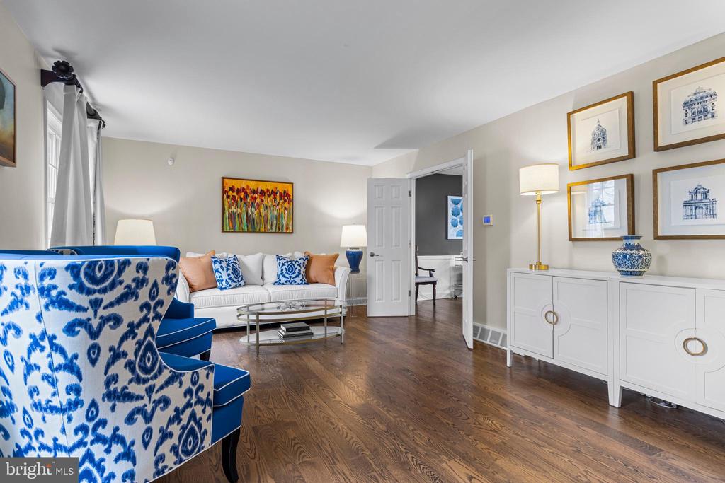 8 HARROW CIRCLE