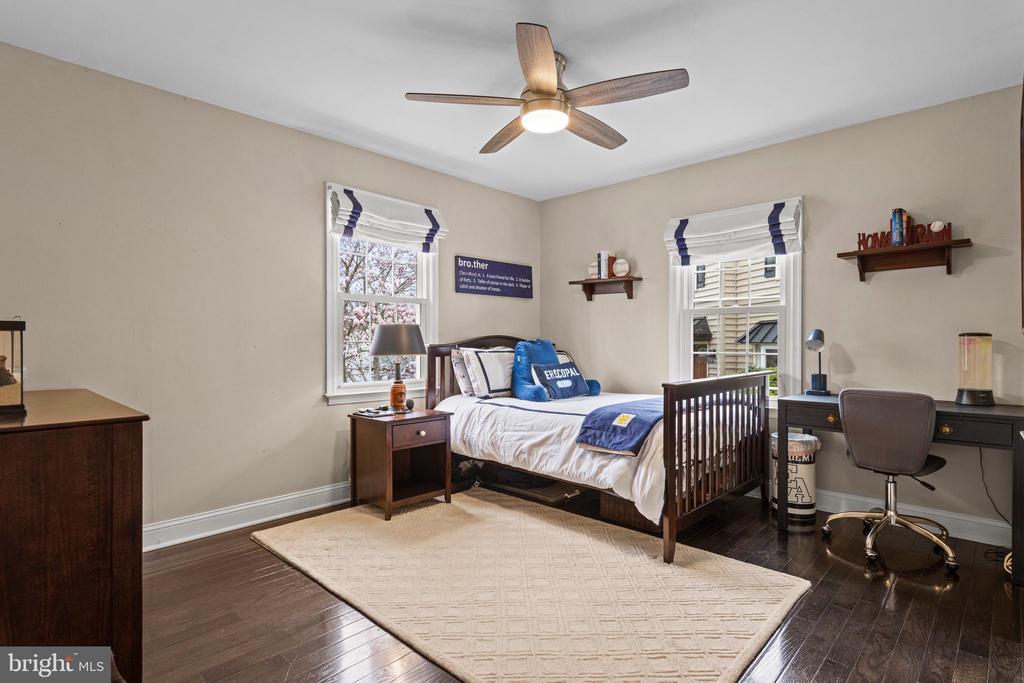 8 HARROW CIRCLE