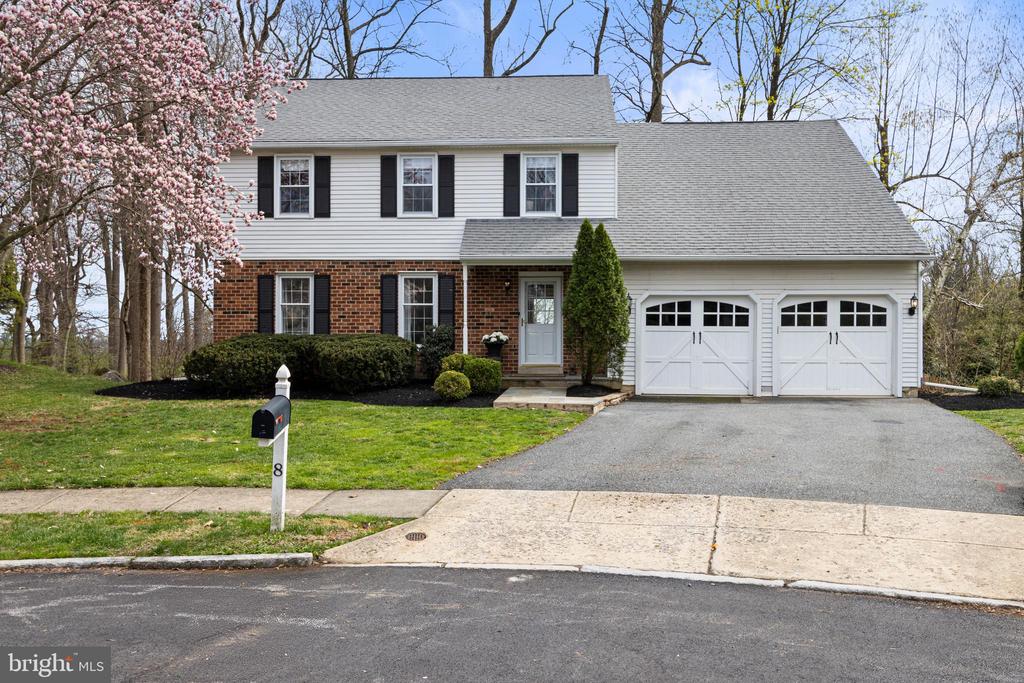 8 HARROW CIRCLE
