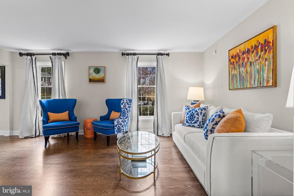 8 HARROW CIRCLE