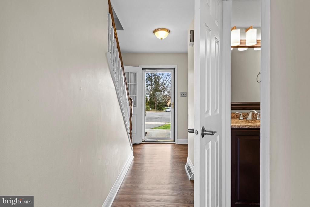 8 HARROW CIRCLE