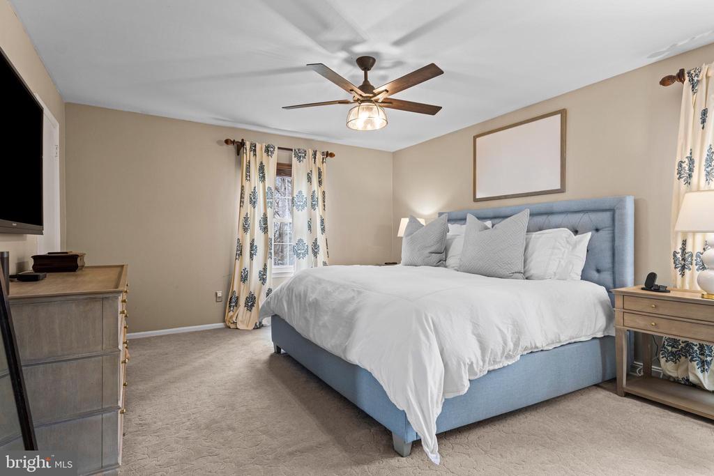 8 HARROW CIRCLE