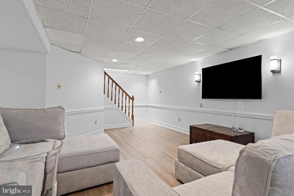 8 HARROW CIRCLE