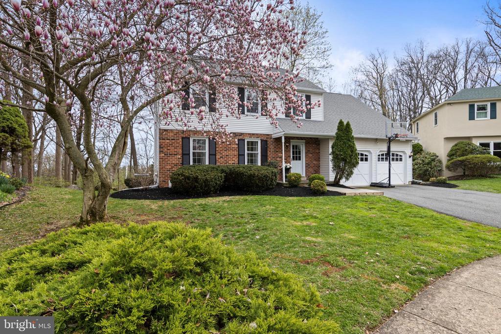8 HARROW CIRCLE