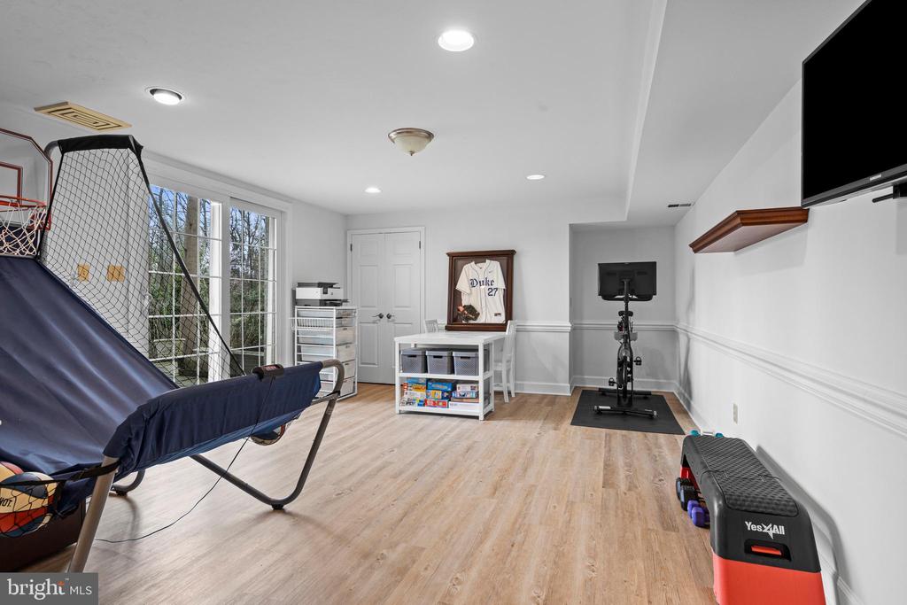 8 HARROW CIRCLE