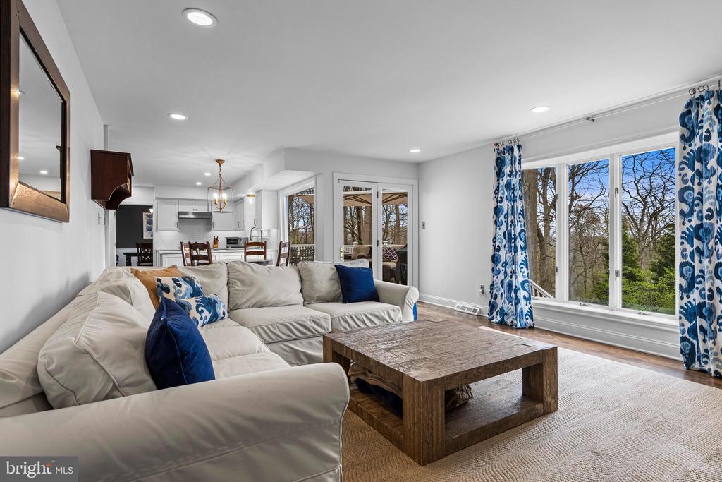 8 HARROW CIRCLE