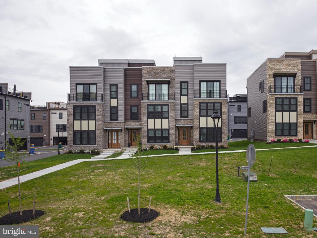 361 HORSESHOE TRAIL