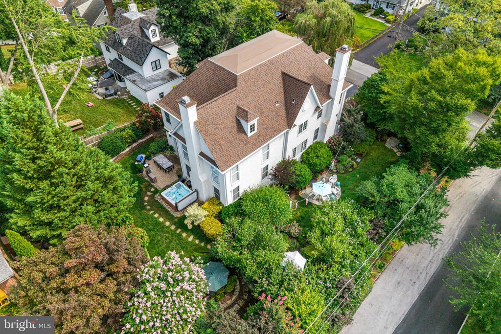 616 BROOKSIDE AVENUE