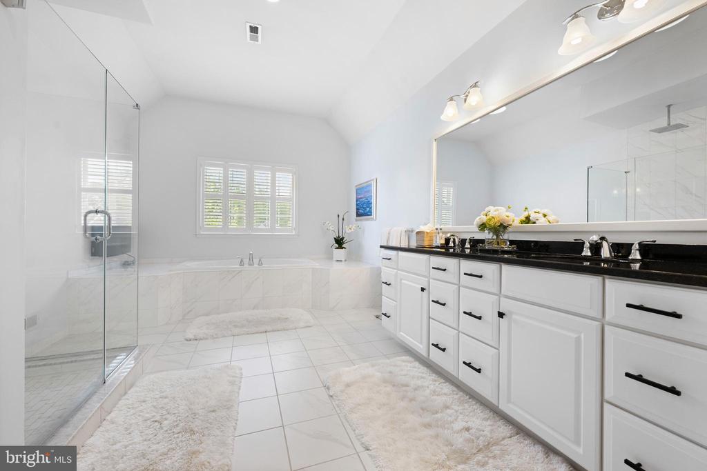 3907 WOODLAND DRIVE