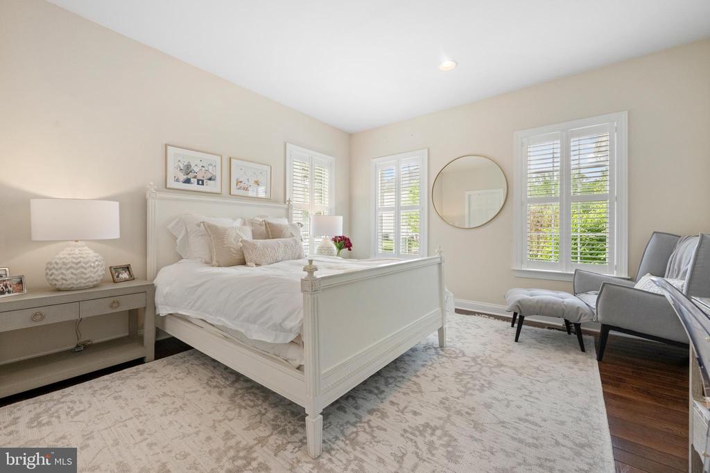 3907 WOODLAND DRIVE