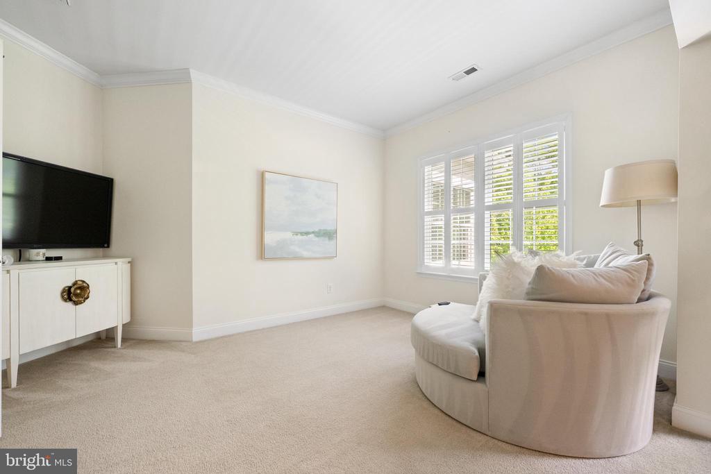3907 WOODLAND DRIVE