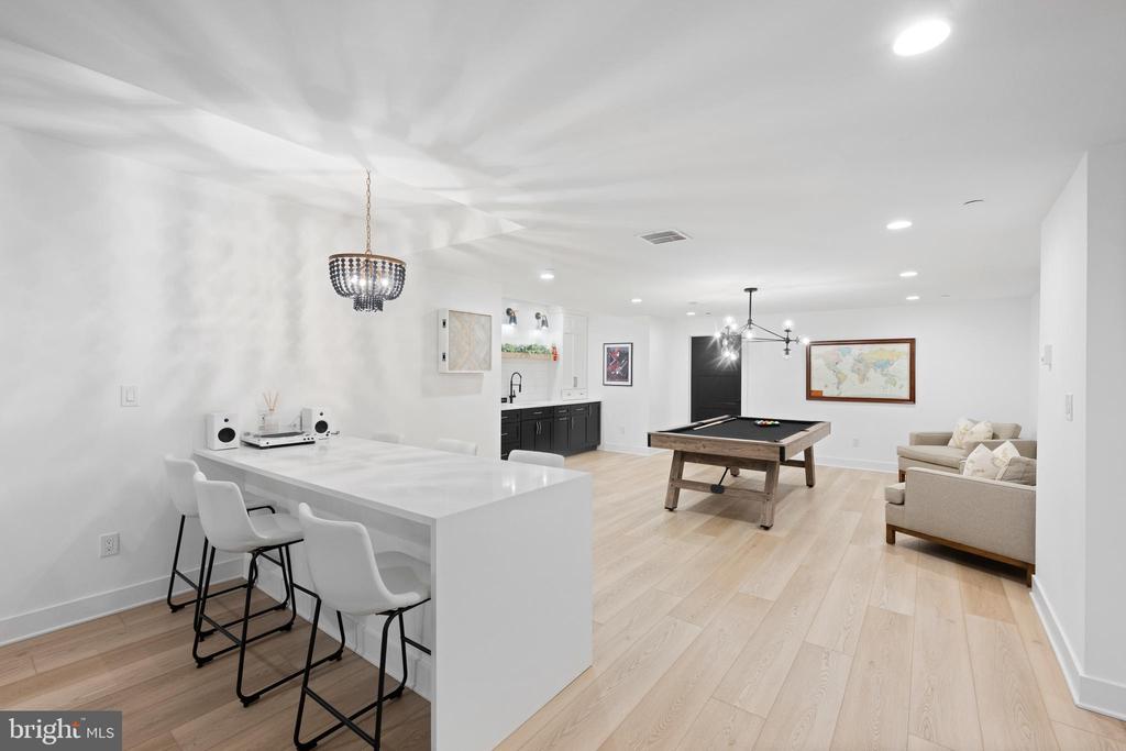 3907 WOODLAND DRIVE