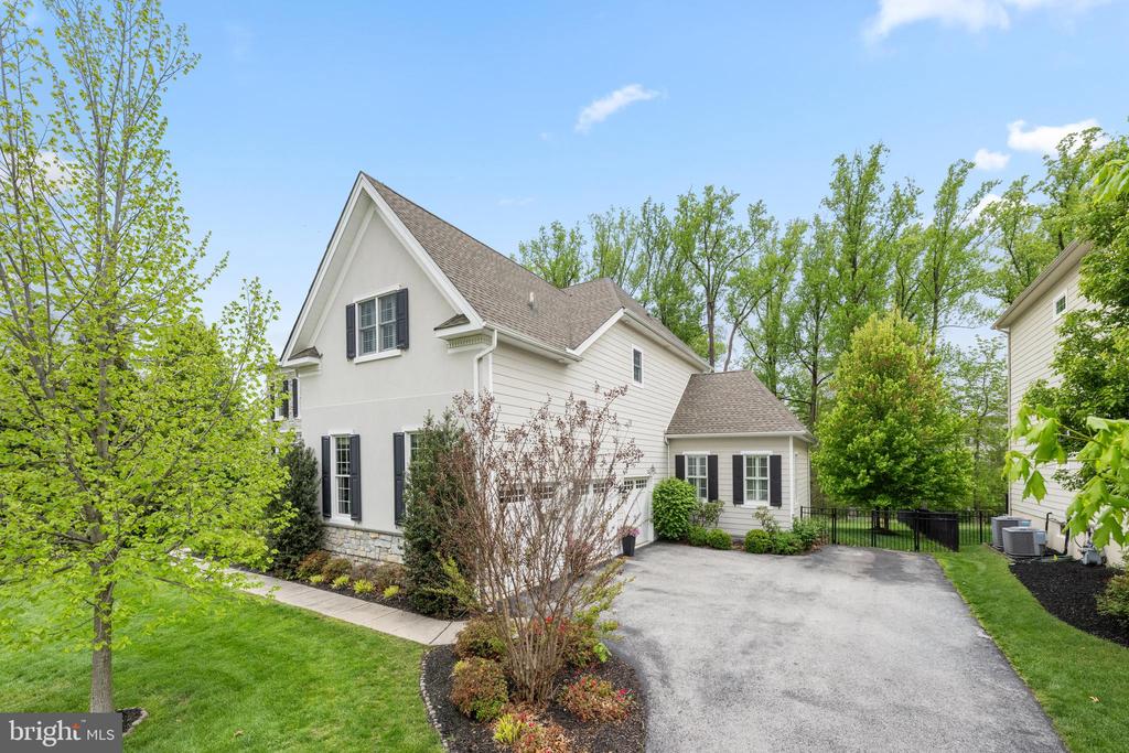 3907 WOODLAND DRIVE