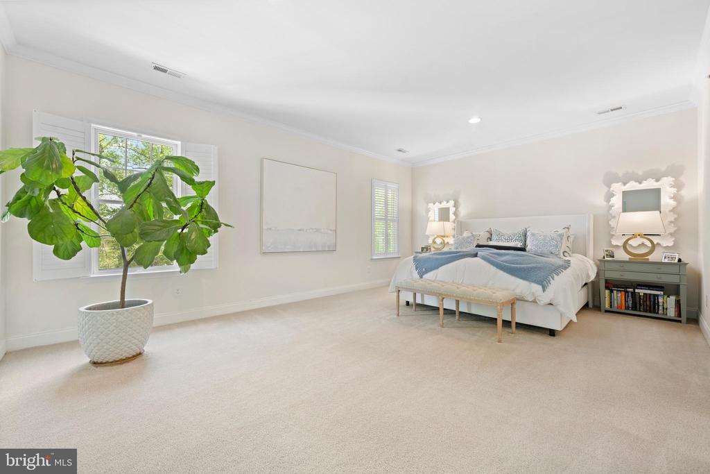 3907 WOODLAND DRIVE