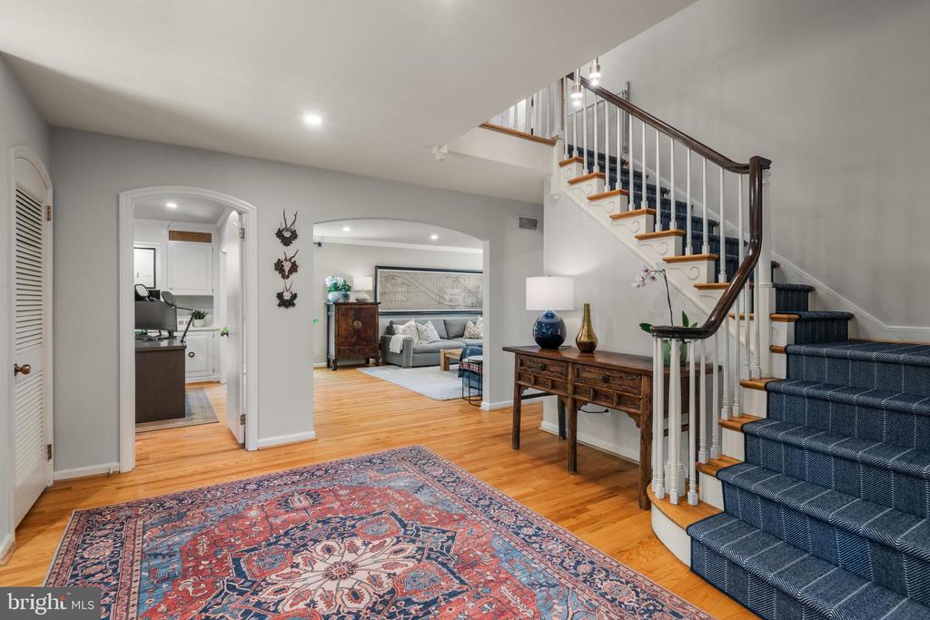 721 GOVERNOR CIRCLE