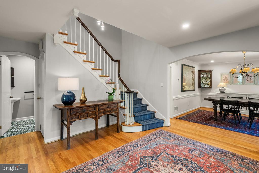 721 GOVERNOR CIRCLE