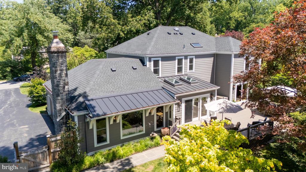 721 GOVERNOR CIRCLE