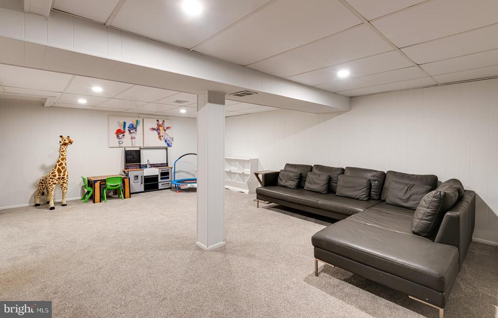 721 GOVERNOR CIRCLE