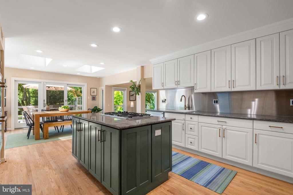 721 GOVERNOR CIRCLE