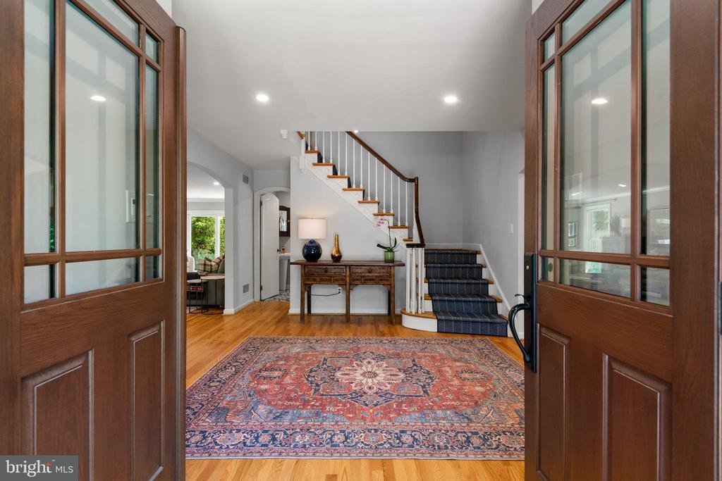 721 GOVERNOR CIRCLE