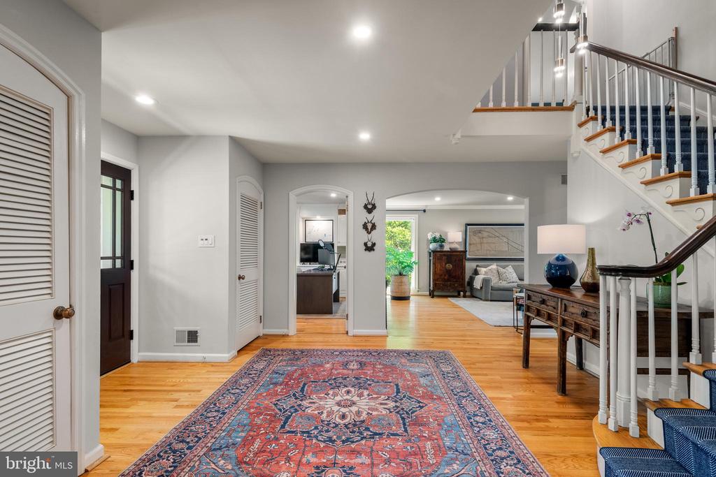 721 GOVERNOR CIRCLE