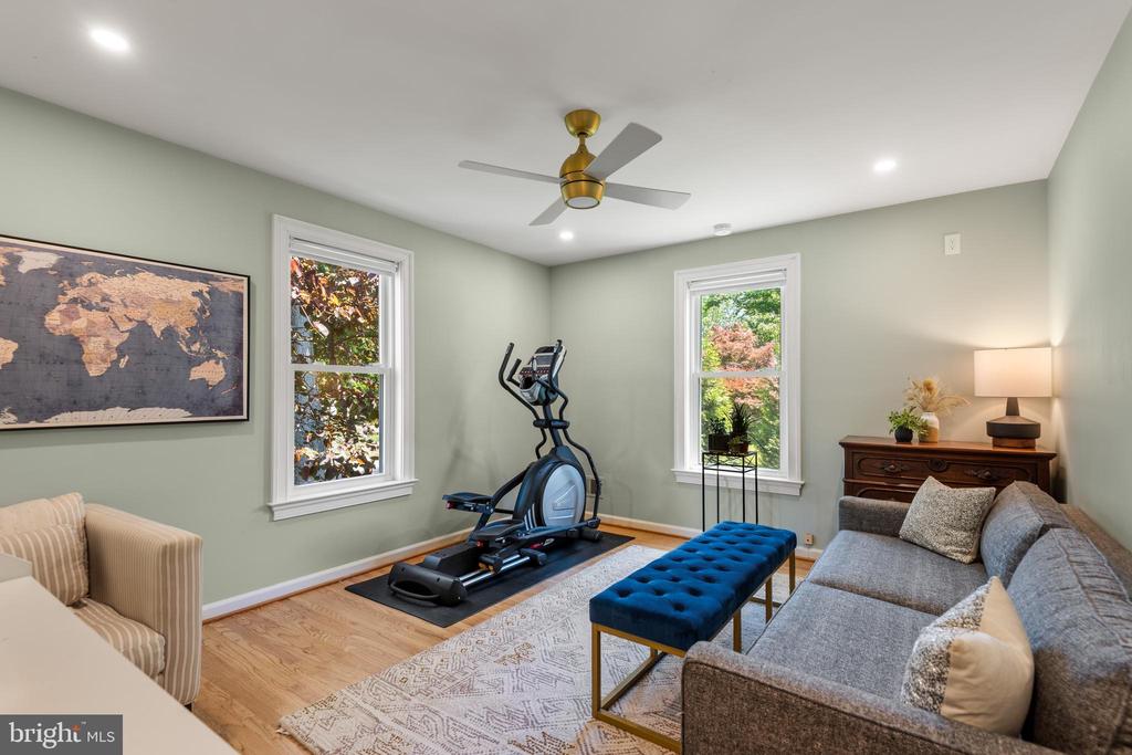721 GOVERNOR CIRCLE