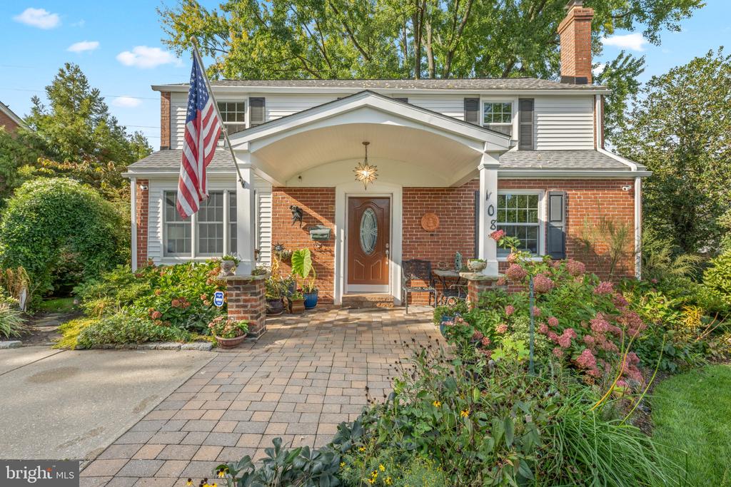 108 BUCKINGHAM DRIVE