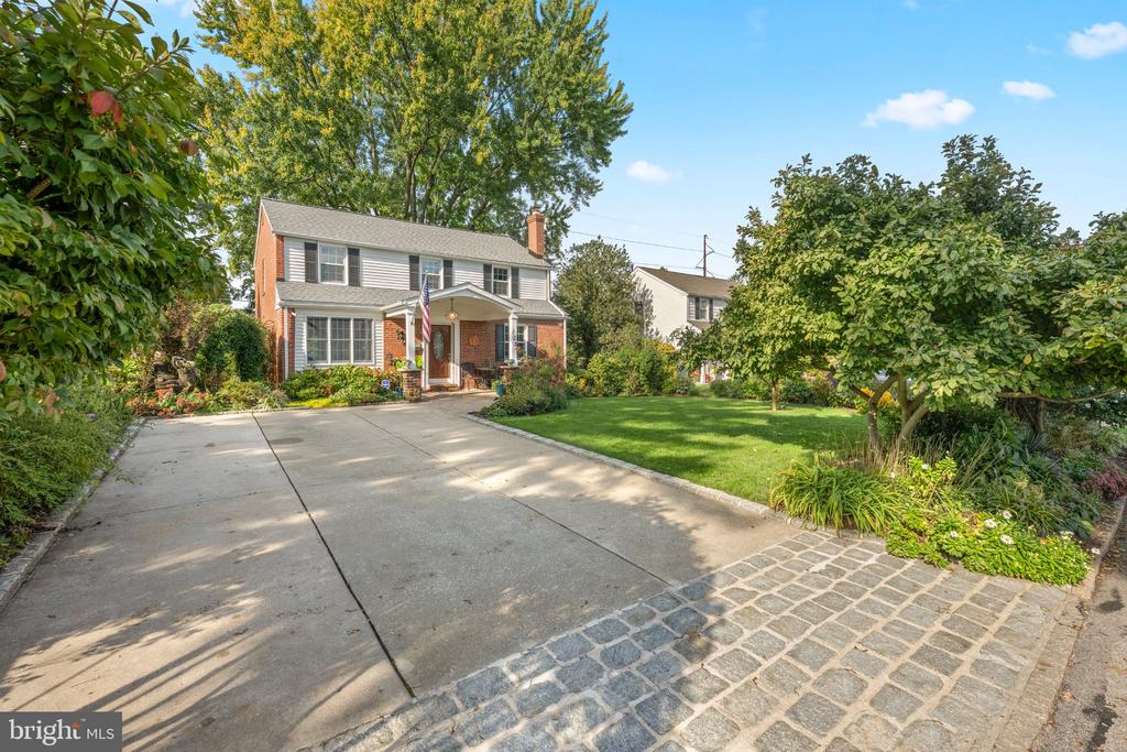 108 BUCKINGHAM DRIVE