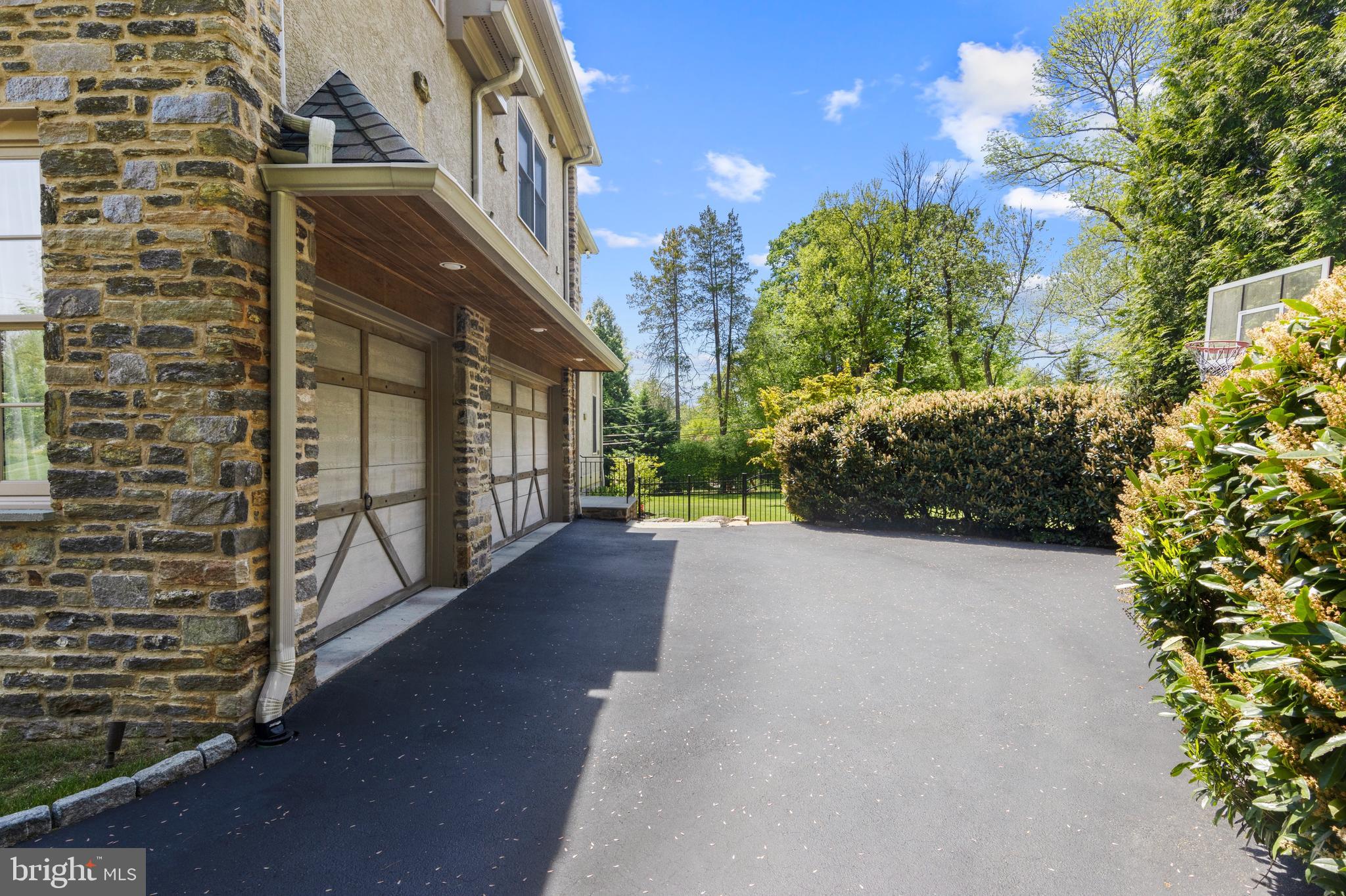 828 GATEMORE ROAD