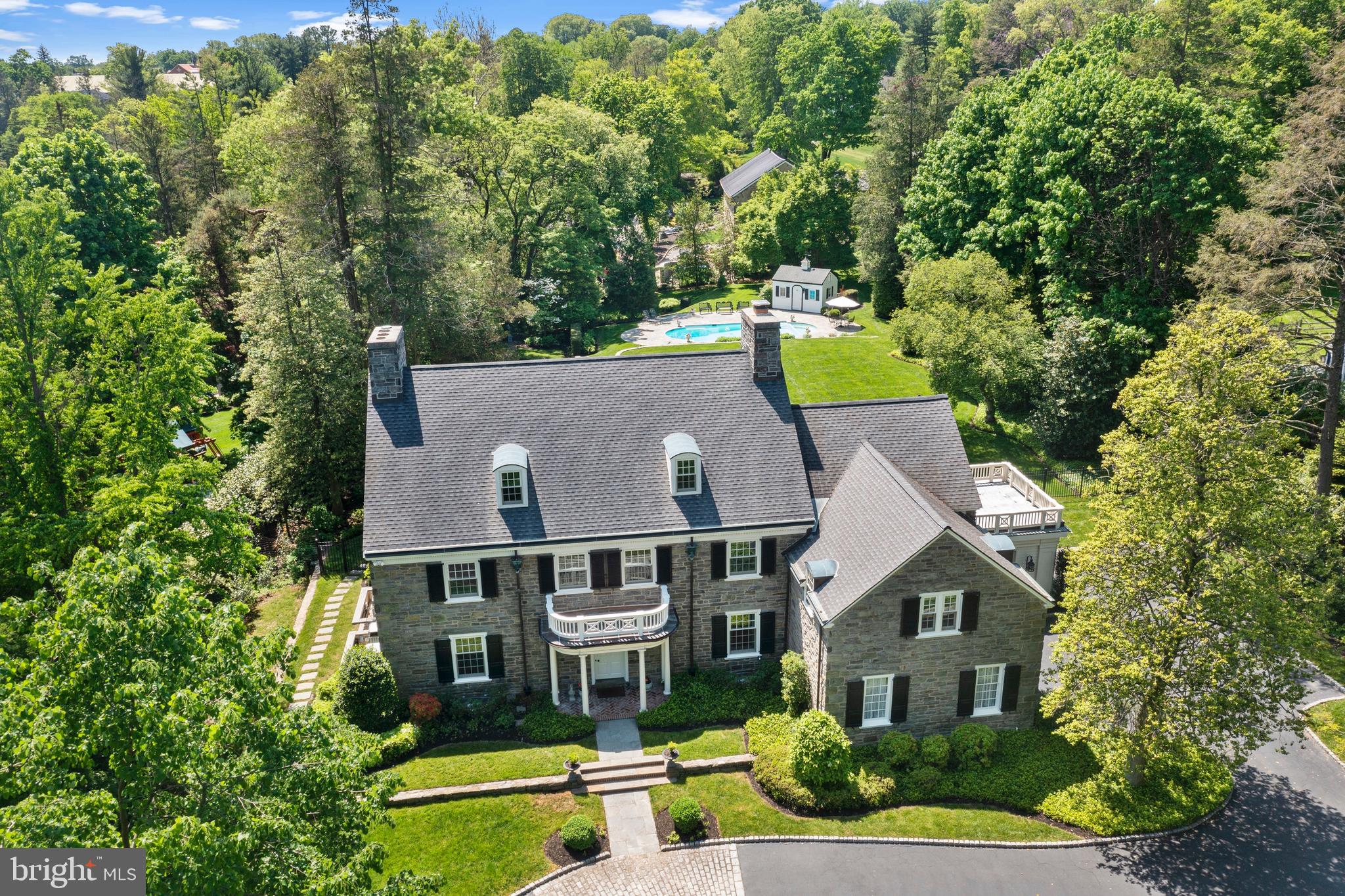 212 LAUREL LANE