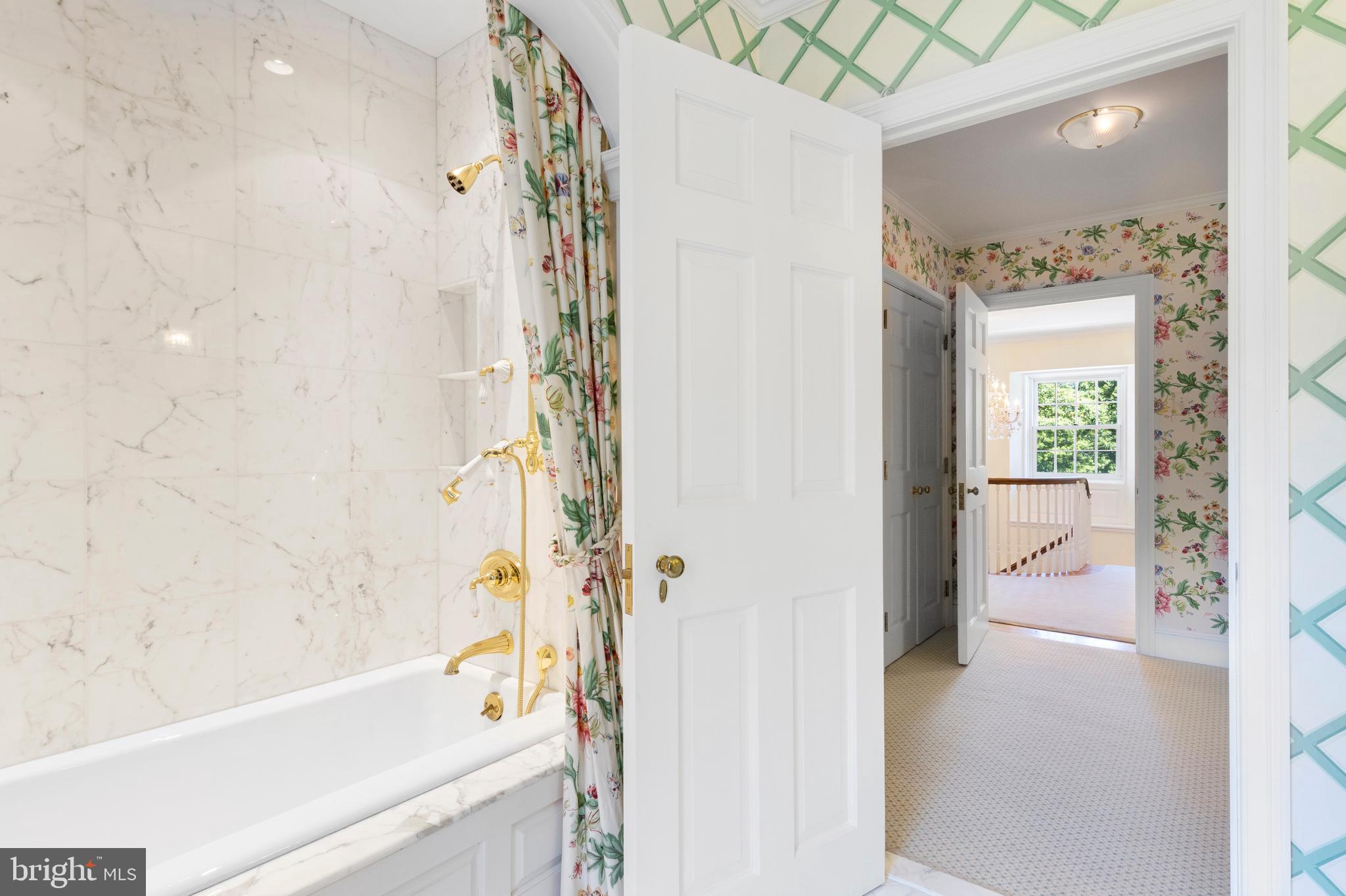 212 LAUREL LANE
