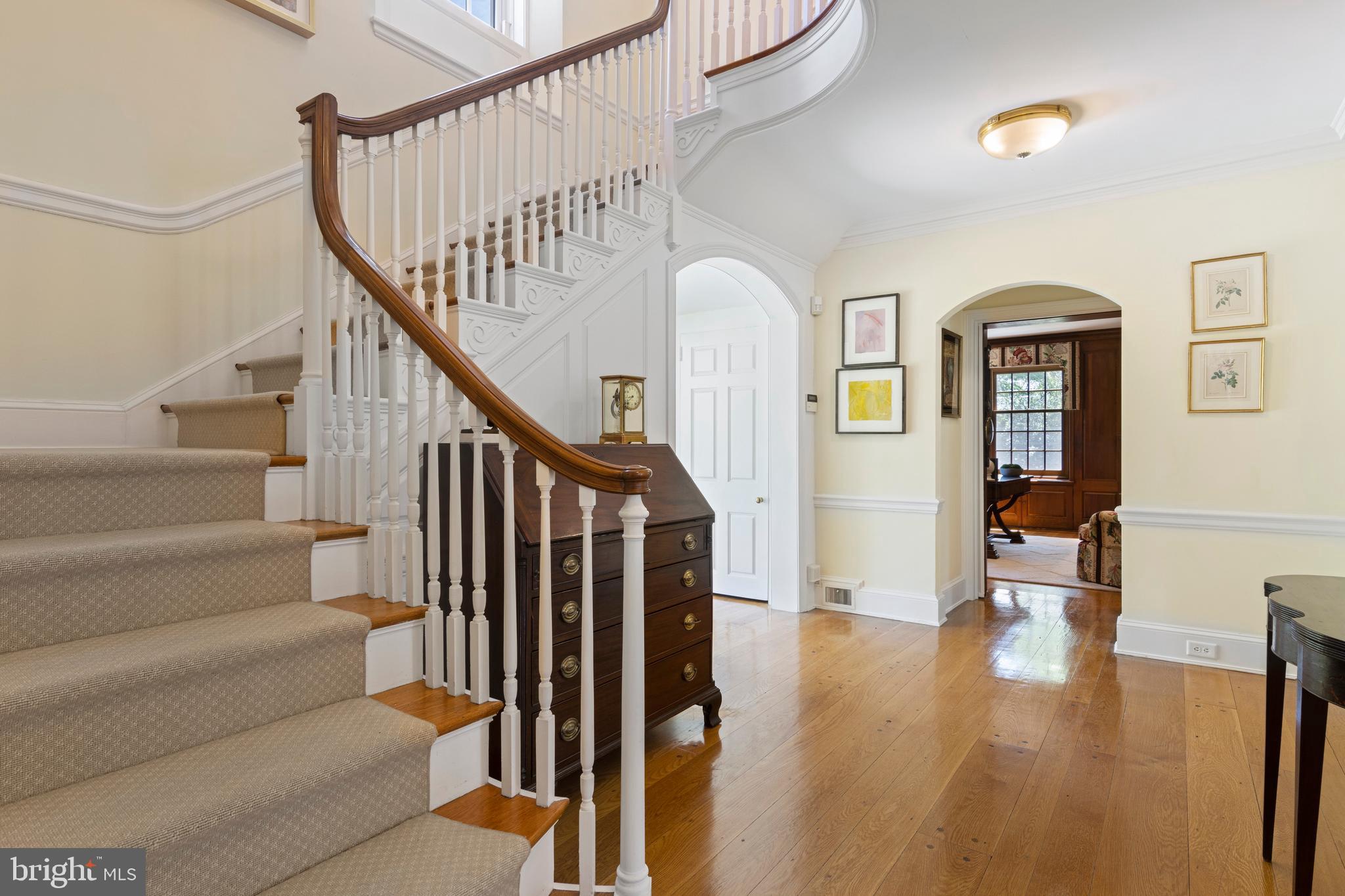 212 LAUREL LANE