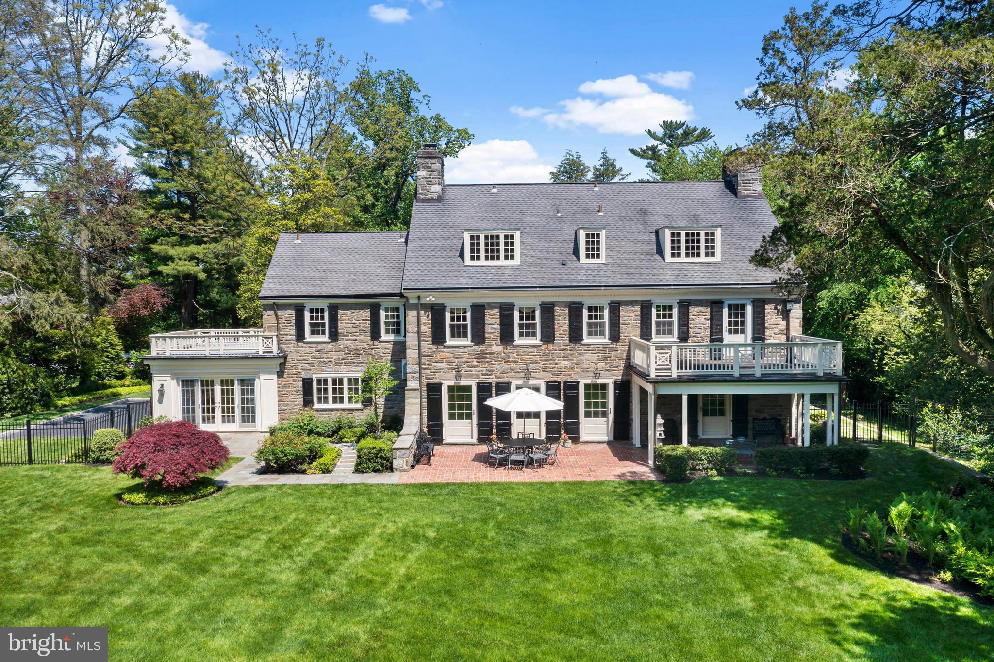 212 LAUREL LANE