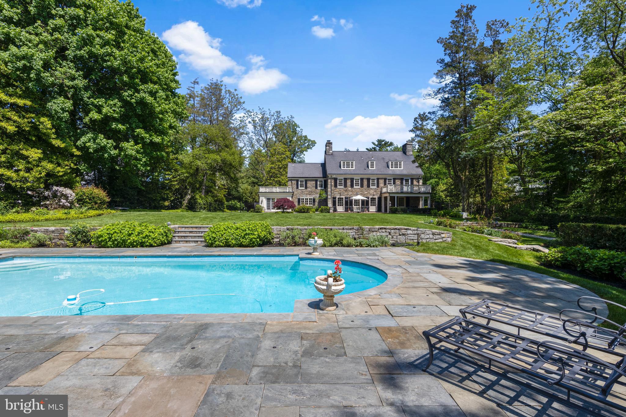 212 LAUREL LANE