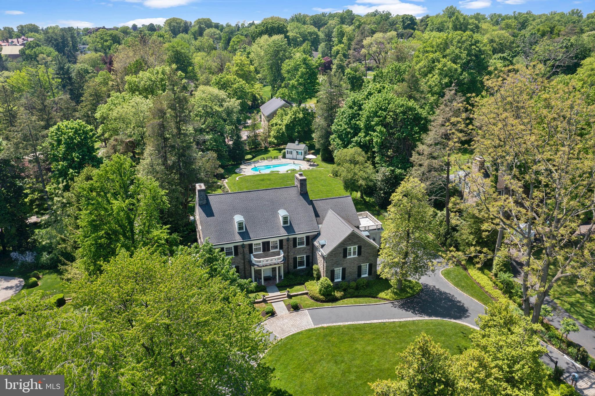 212 LAUREL LANE