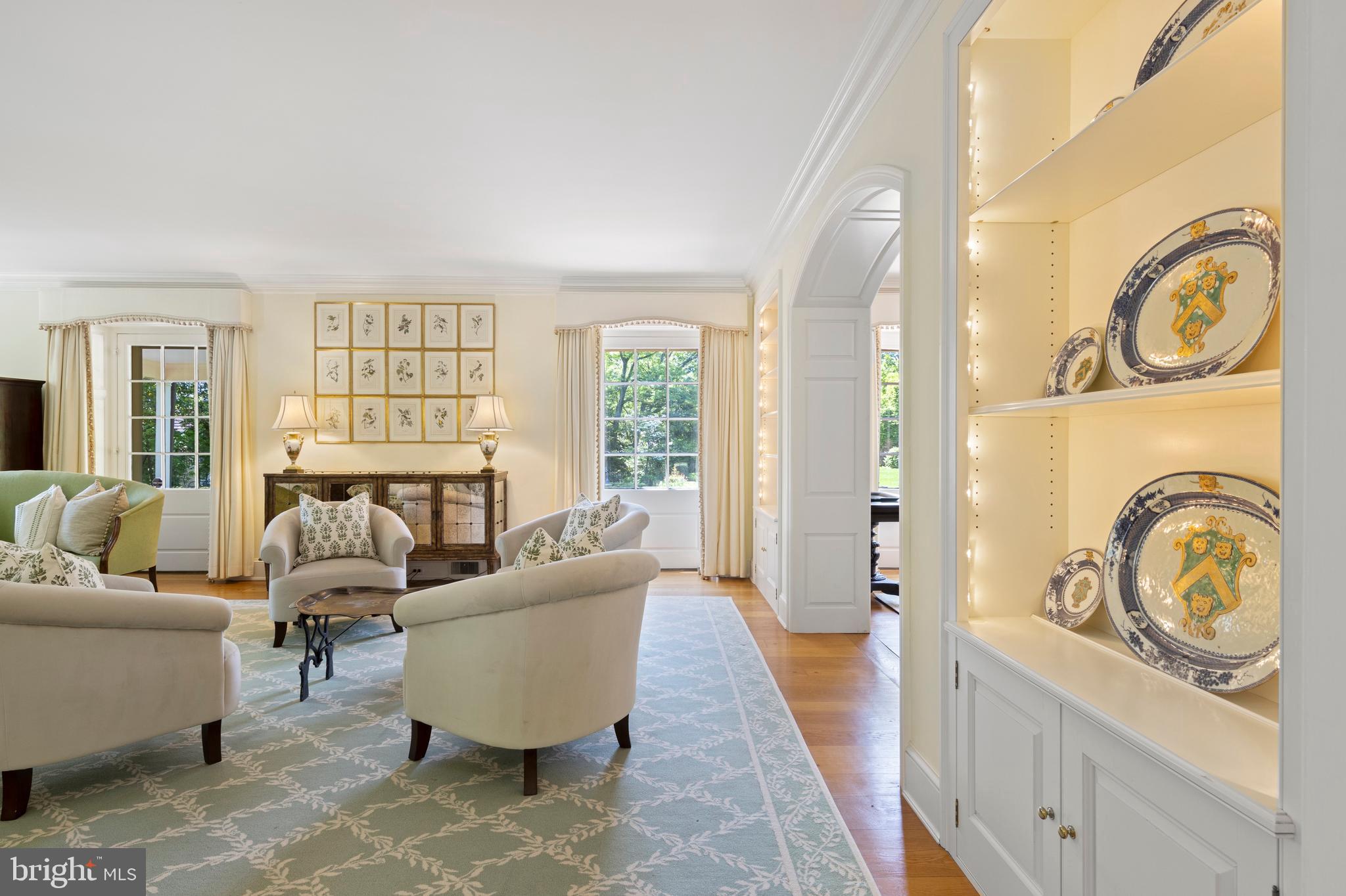 212 LAUREL LANE