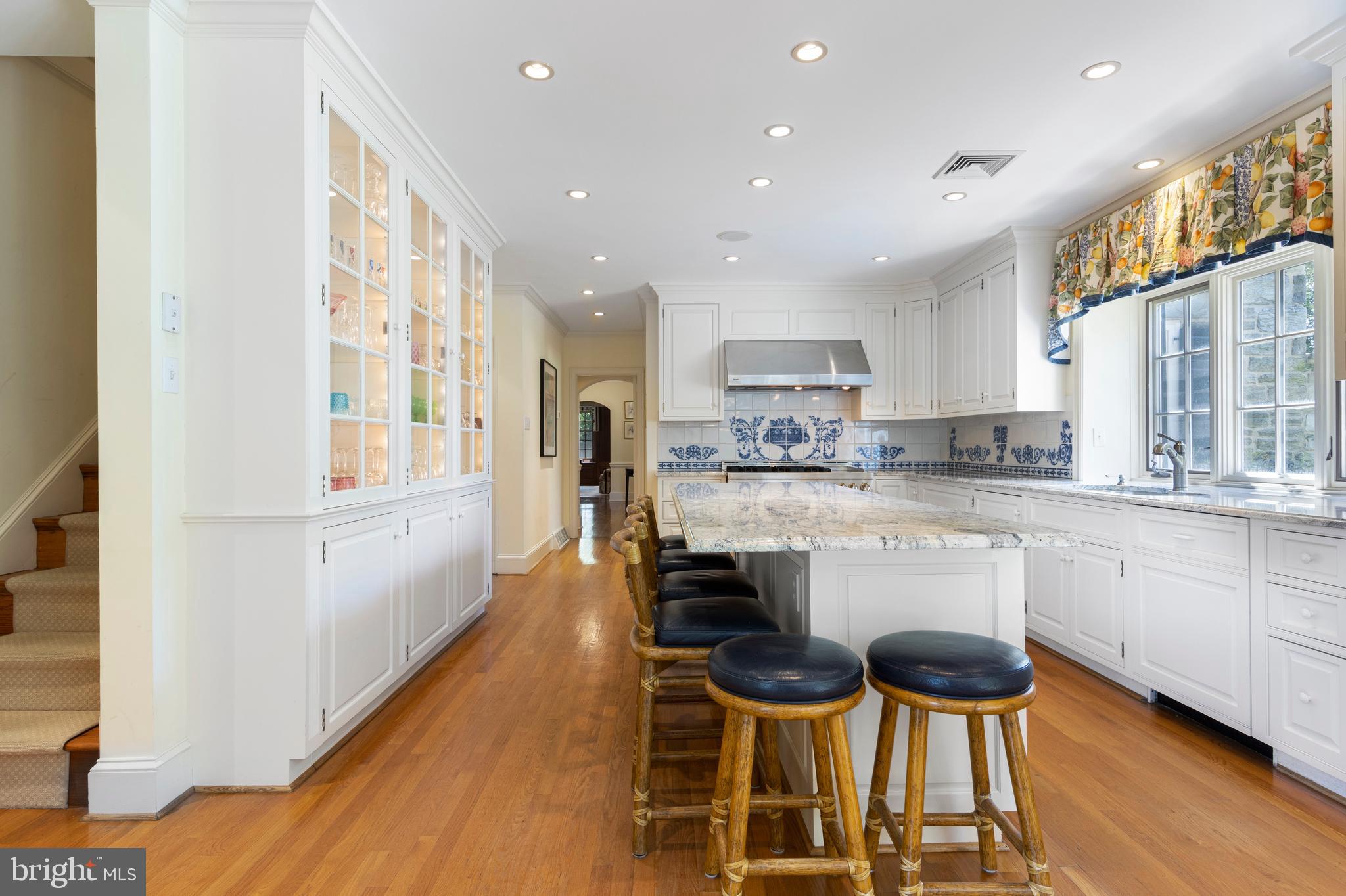 212 LAUREL LANE