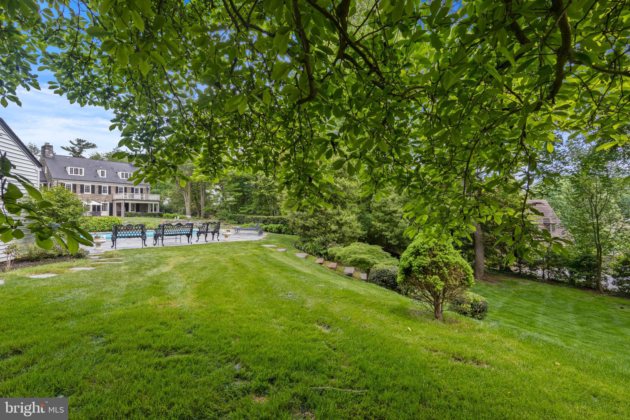 212 LAUREL LANE